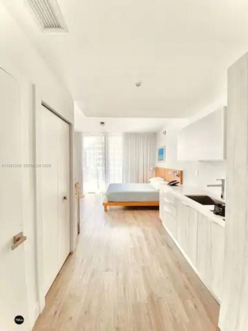 6080 Collins Avenue , Unit PH09, Miami Beach, FL 33140 Photo