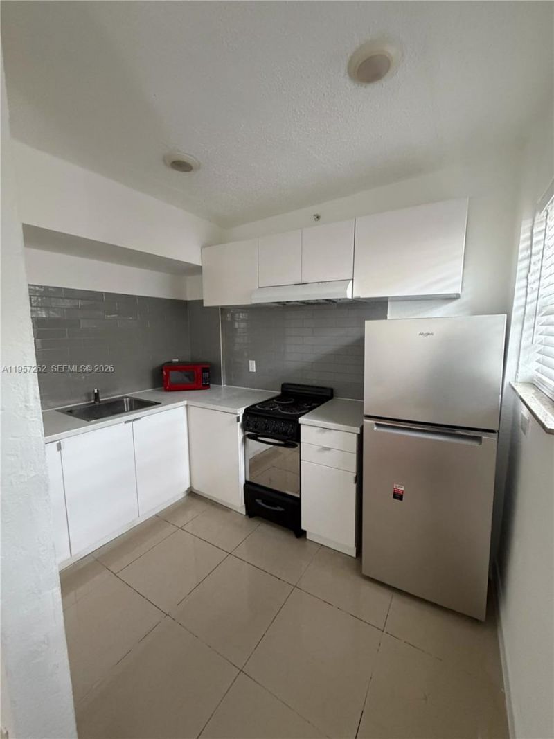 542 NW 8th St, Unit 13, Miami, FL 33136 Photo