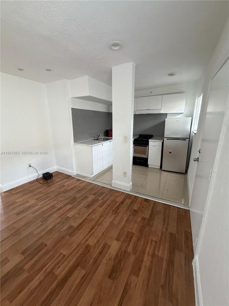 542 NW 8th St, Unit 13, Miami, FL 33136 Photo