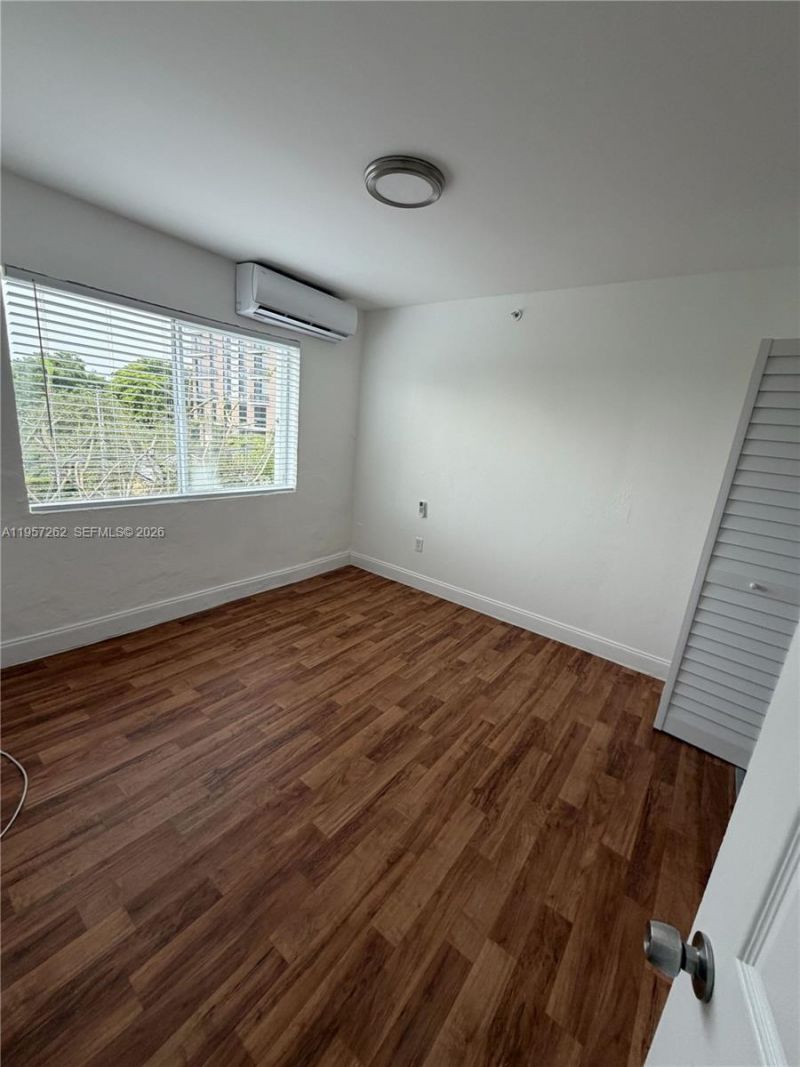 542 NW 8th St, Unit 13, Miami, FL 33136 Photo