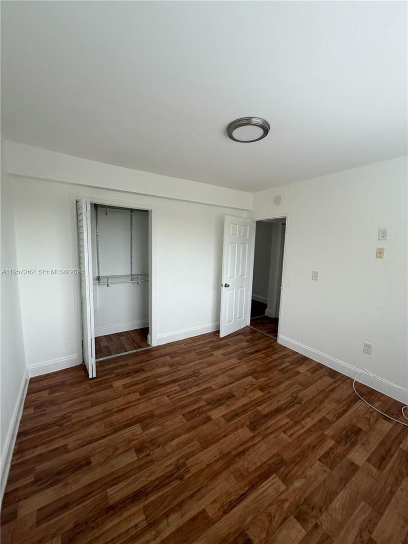 542 NW 8th St, Unit 13, Miami, FL 33136 Photo