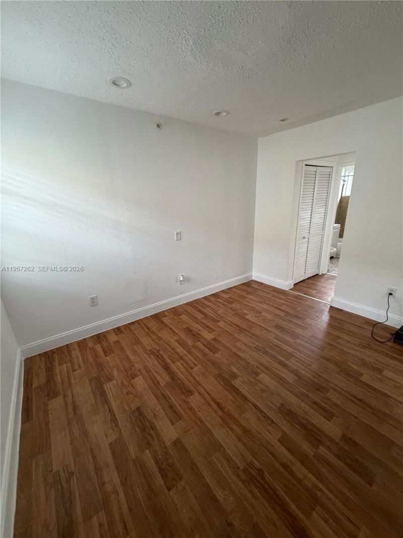 542 NW 8th St, Unit 13, Miami, FL 33136 Photo