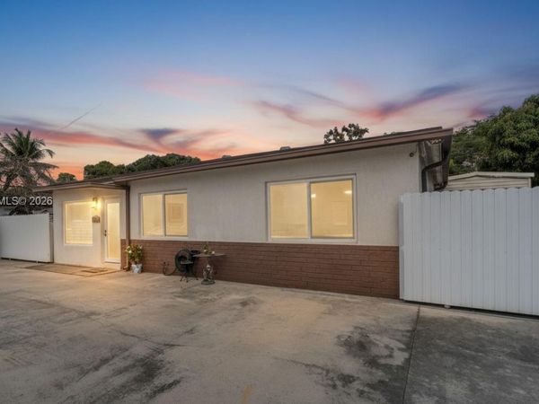 905 Atlantic Ave, Opa-Locka, FL 33054