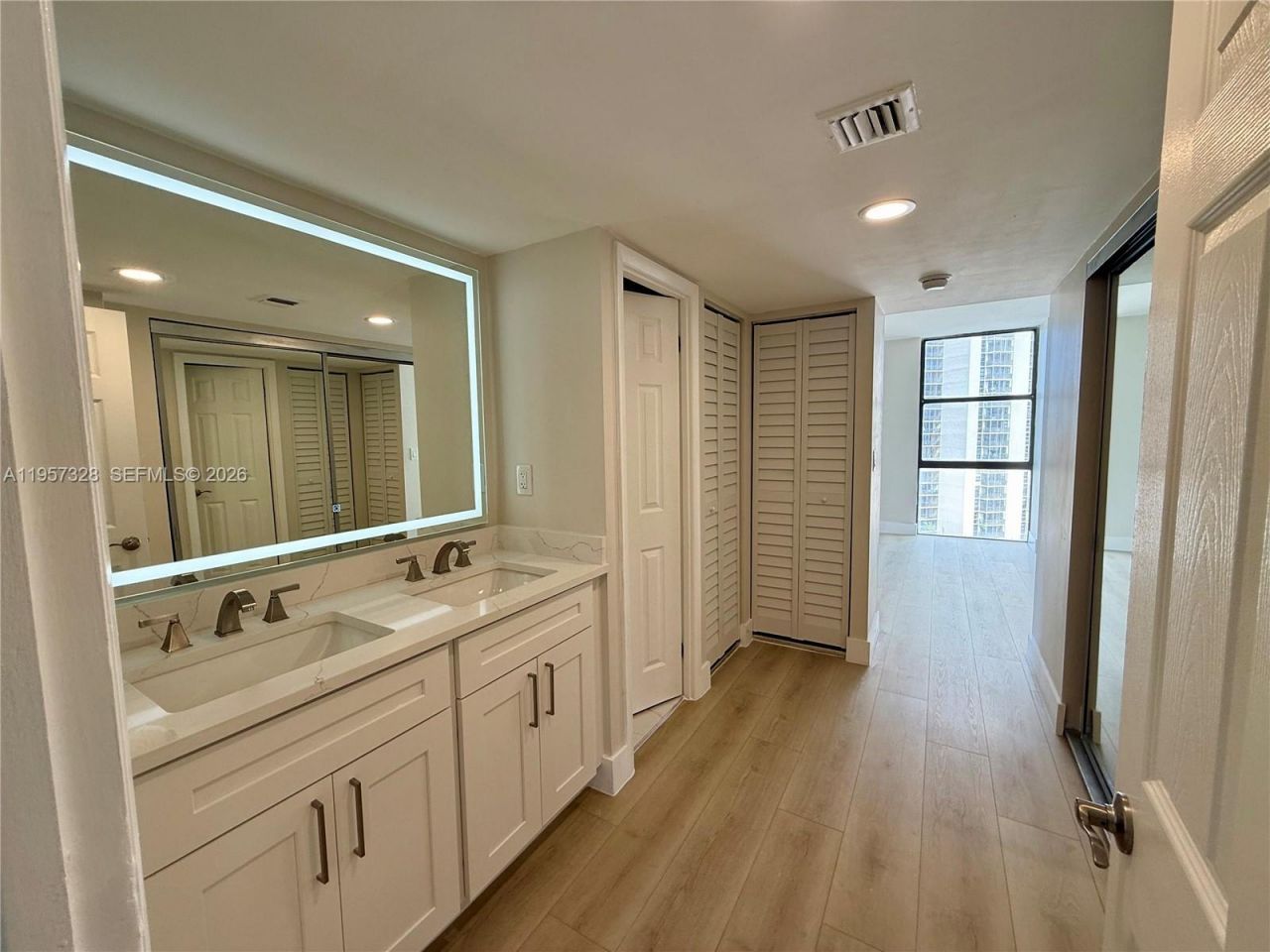 20335 W Country Club Dr , Unit 1203, Aventura, FL 33180 Photo