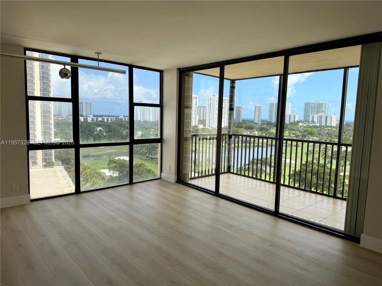 20335 W Country Club Dr , Unit 1203, Aventura, FL 33180 Photo