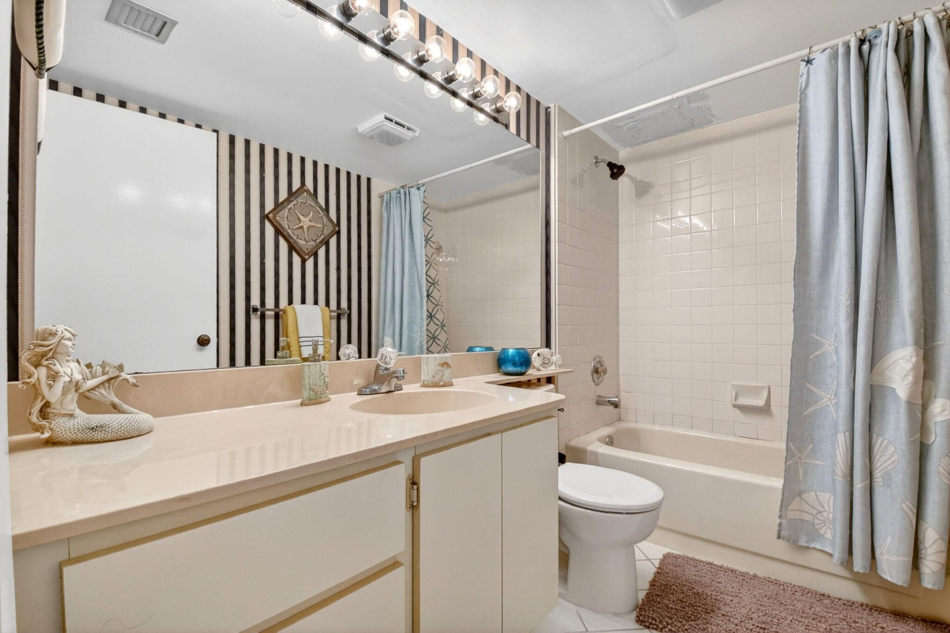 2421 Village Boulevard, Unit 106, West Palm Beach, FL 33409 Photo