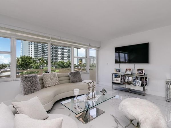 3333 NE 34th St, Unit 304, Fort Lauderdale, FL 33308