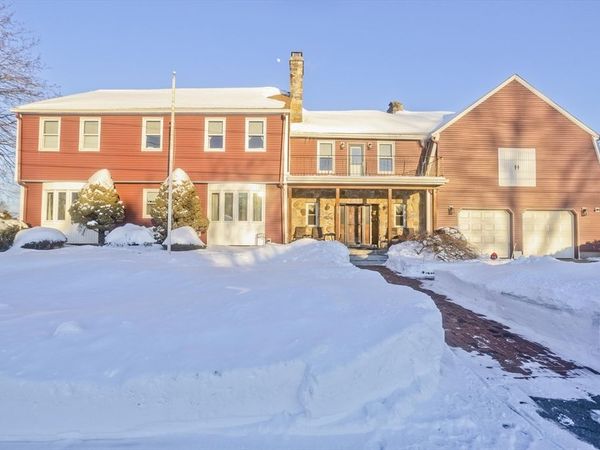 119 Oakridge St., Chicopee, MA 01020