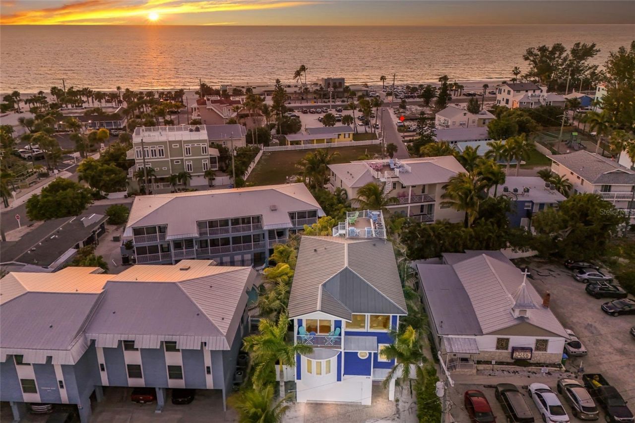 206 Church Avenue, Bradenton Beach, FL 34217 Photo