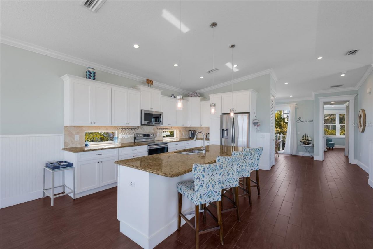 206 Church Avenue, Bradenton Beach, FL 34217 Photo