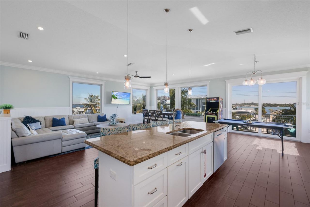 206 Church Avenue, Bradenton Beach, FL 34217 Photo