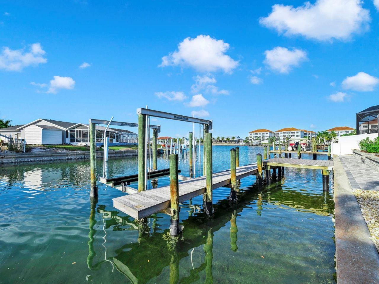 6344 Cottonwood Lane, Apollo Beach, FL 33572 Photo