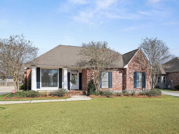 17361 Lake Azalea Dr, Baton Rouge, LA 70817