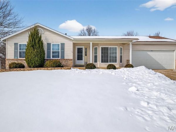 1251 Orion Way, St Peters, MO 63376