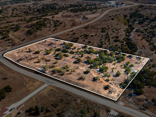 44 Falling Oak Dr, Blanco, TX 78606