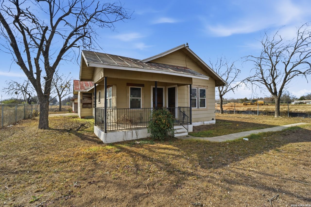 1342 Menefee Blvd, San Antonio, TX 78237 Main Photo