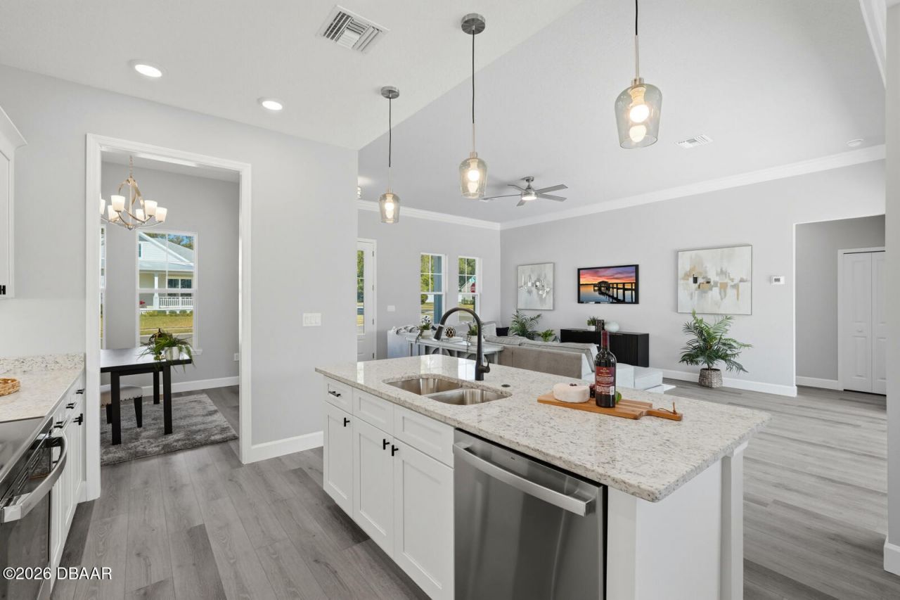 311 W Delaware Avenue, Lake Helen, FL 32744 Photo