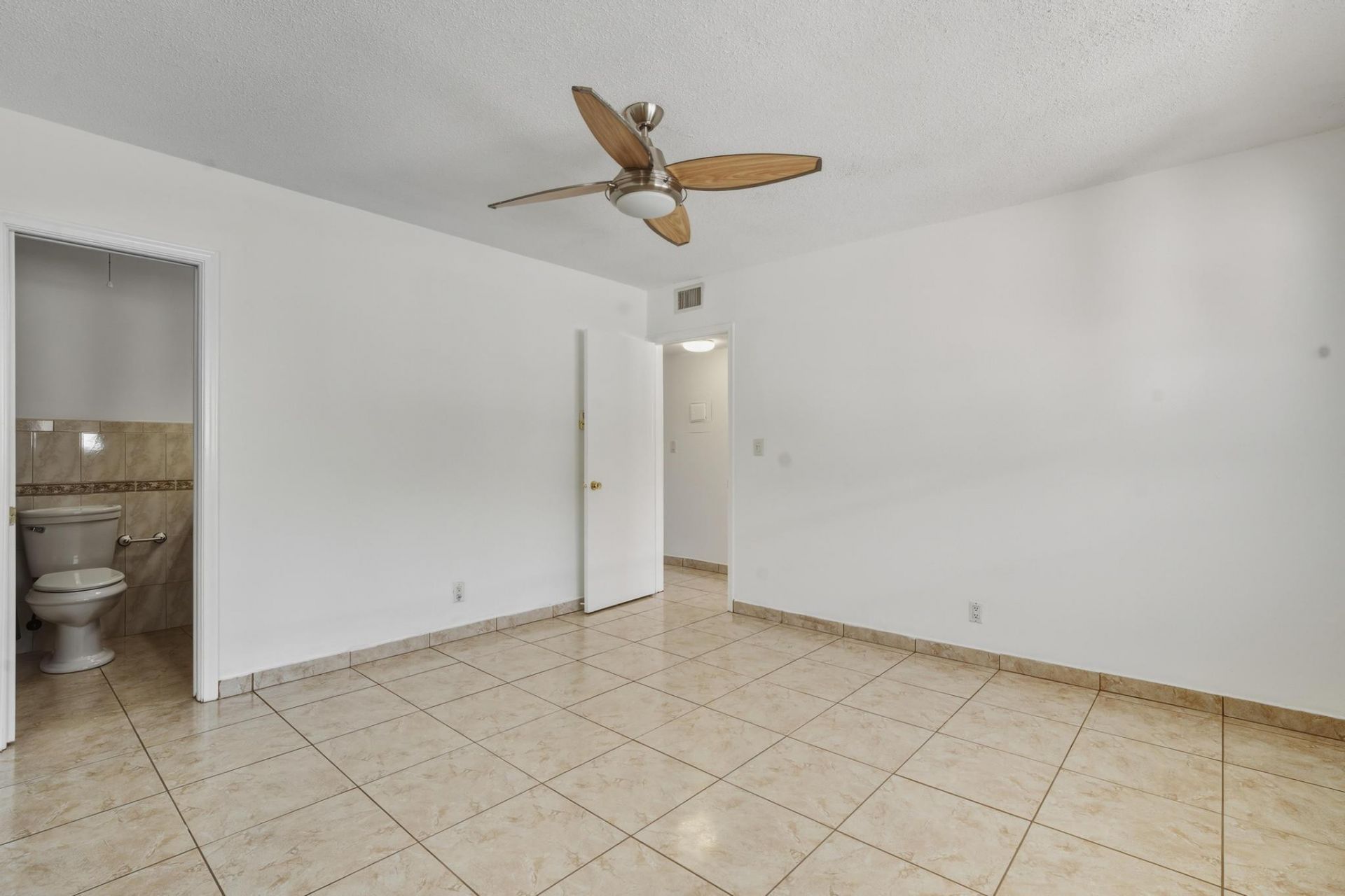 1455 N 12th Court, Unit 2B, Hollywood, FL 33019 Photo