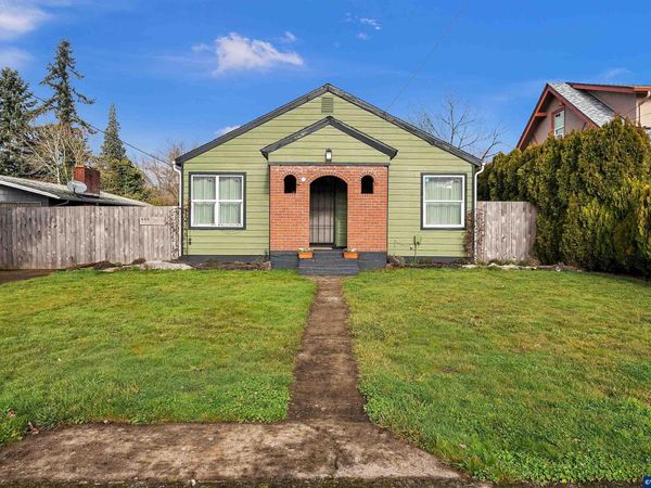 605 Hickory St NE, Salem, OR 97301