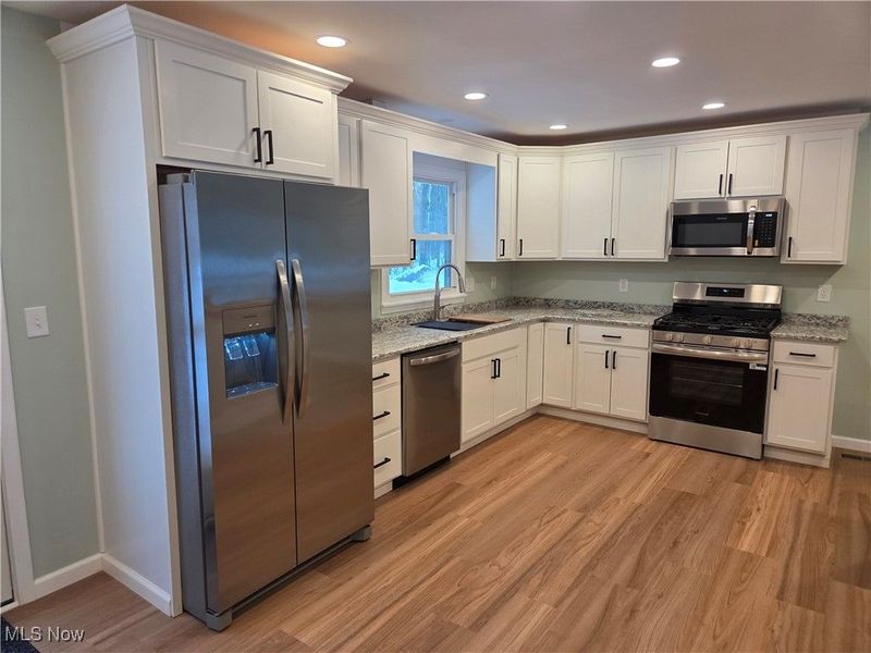 1075 NE River Road, Lake Milton, OH 44429 Photo 10