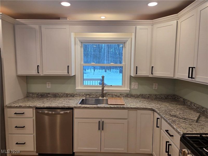 1075 NE River Road, Lake Milton, OH 44429 Photo 12