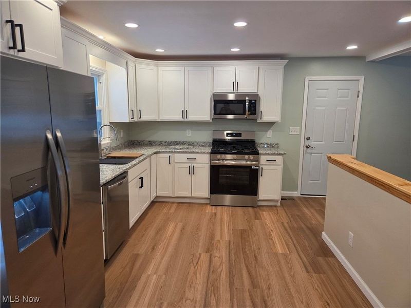 1075 NE River Road, Lake Milton, OH 44429 Photo 7