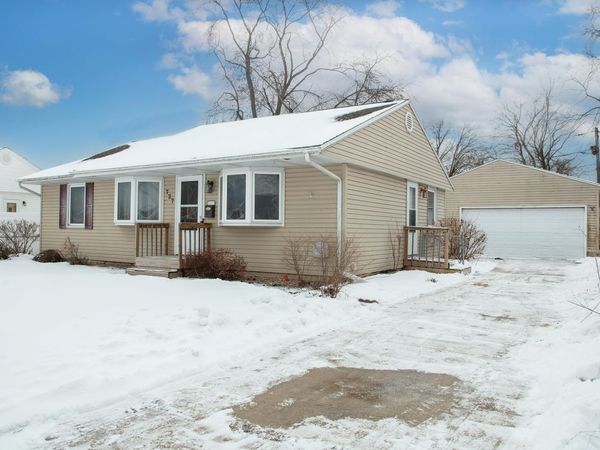 727 Greenbrier Rd, Waterloo, IA 50703