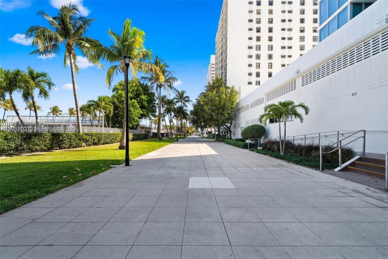 2655 Collins Ave, Unit 1106, Miami Beach, FL 33140 Photo