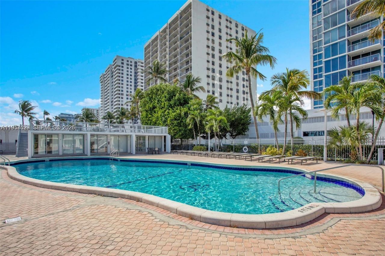 2655 Collins Ave, Unit 1106, Miami Beach, FL 33140 Photo