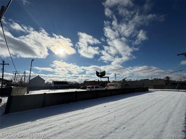 000 Vassar, Hazel Park, MI 48030