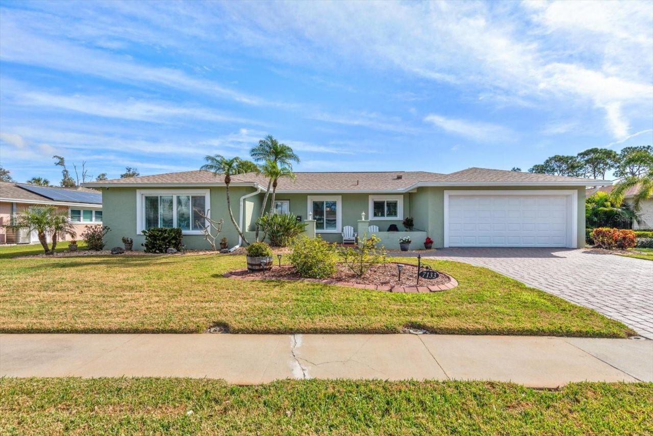 7133 Augusta Boulevard, Seminole, FL 33777 Main Photo