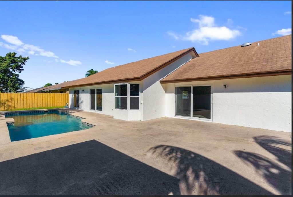 7060 NW 47th Place, Lauderhill, FL 33319 Photo