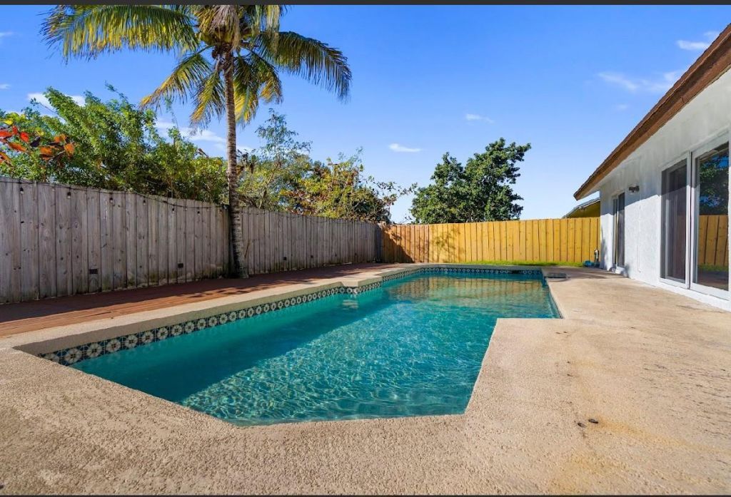 7060 NW 47th Place, Lauderhill, FL 33319 Photo