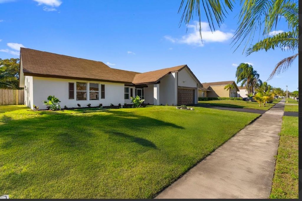 7060 NW 47th Place, Lauderhill, FL 33319 Photo