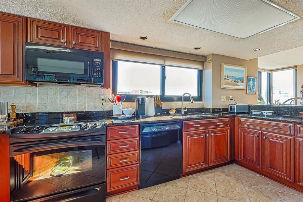 311 69th Ave. N Photo 4