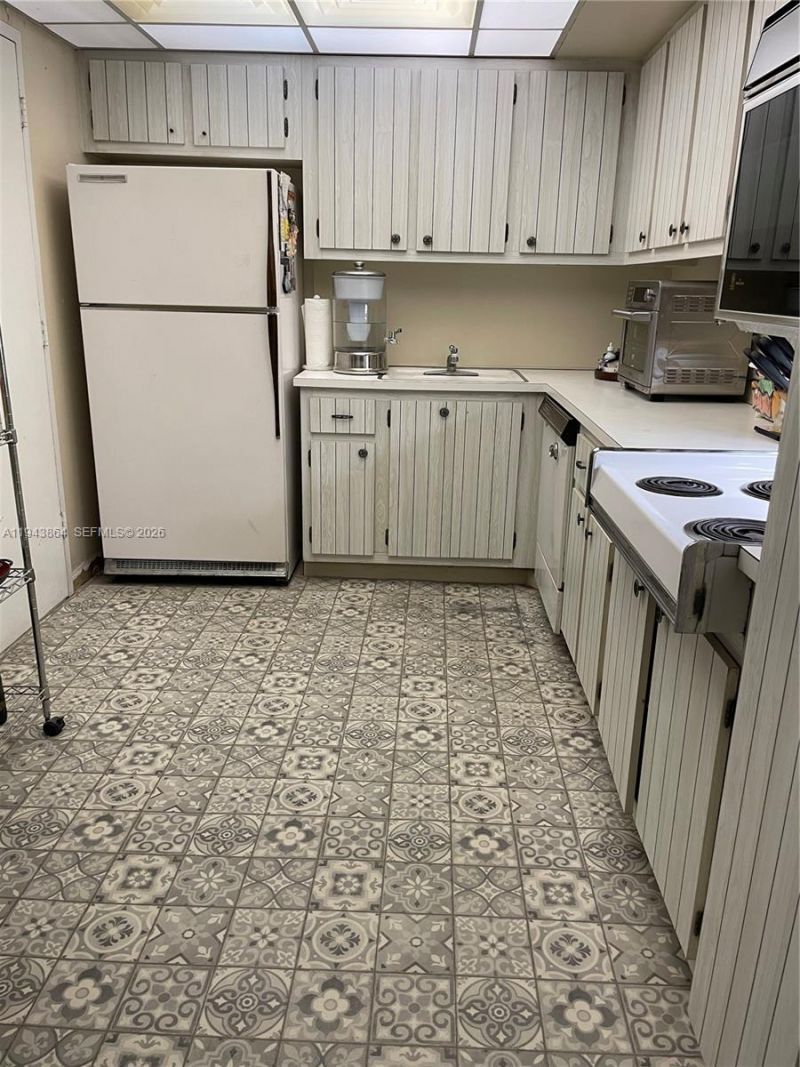 6039 Collins Ave, Unit 1232, Miami Beach, FL 33140 Photo
