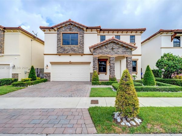 9815 NW 86th Ter, Doral, FL 33178