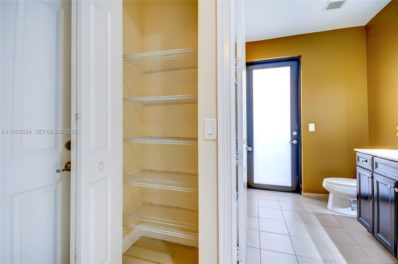 9815 NW 86th Ter, Doral, FL 33178 Photo