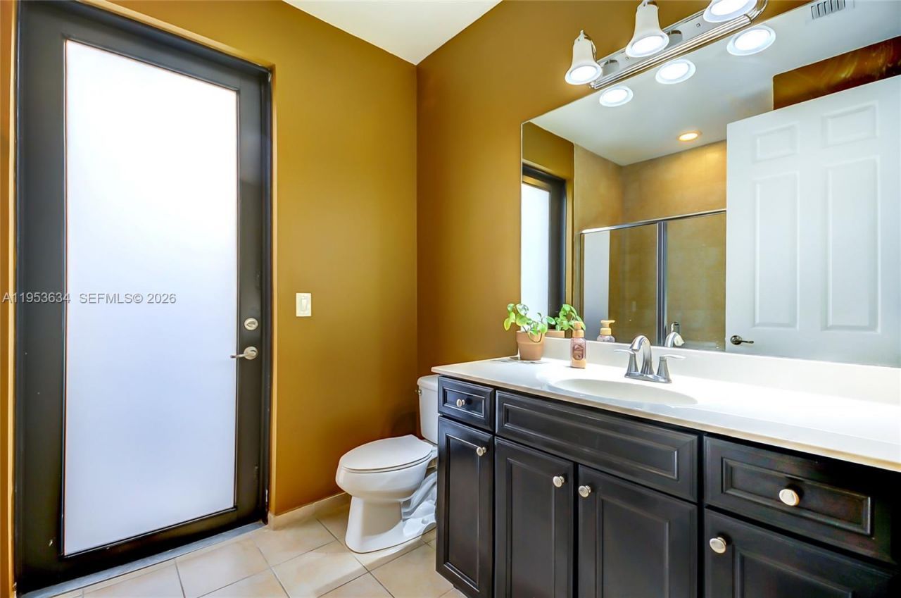 9815 NW 86th Ter, Doral, FL 33178 Photo