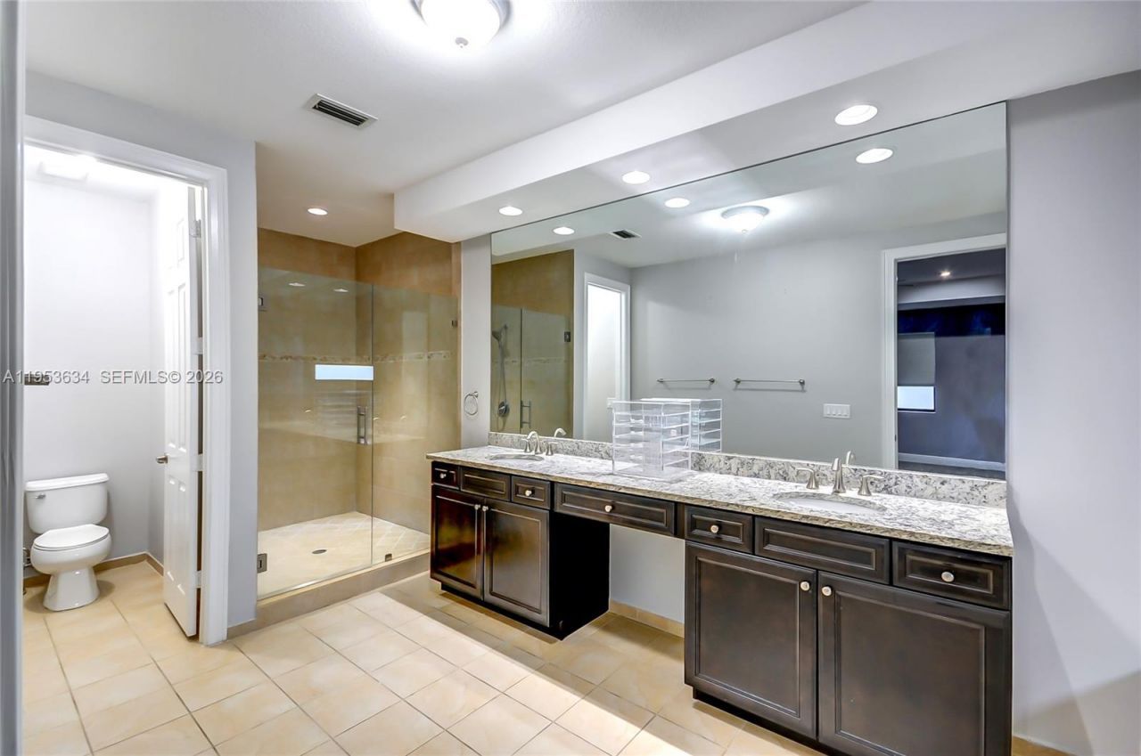 9815 NW 86th Ter, Doral, FL 33178 Photo