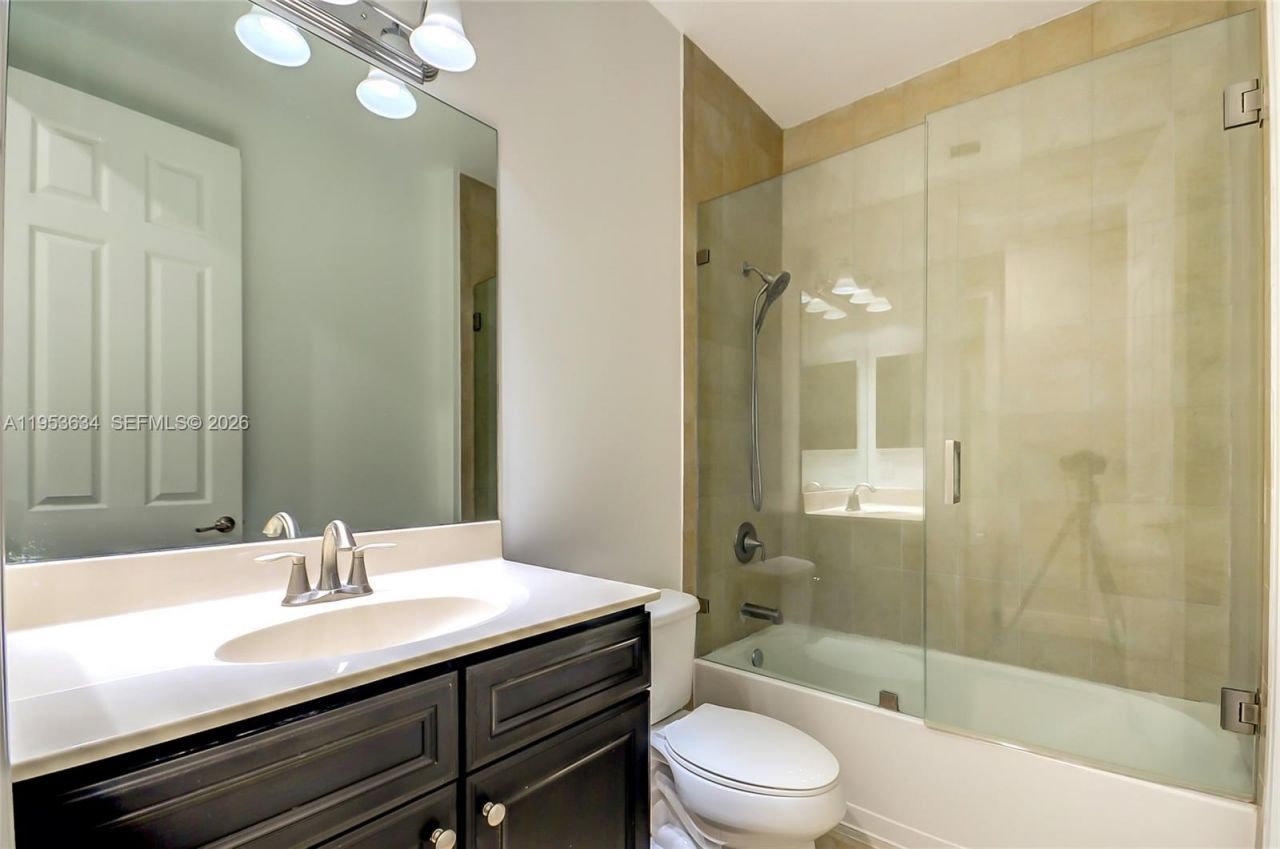 9815 NW 86th Ter, Doral, FL 33178 Photo