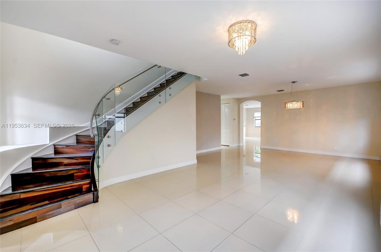 9815 NW 86th Ter, Doral, FL 33178 Photo