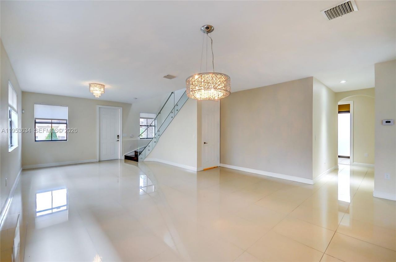 9815 NW 86th Ter, Doral, FL 33178 Photo