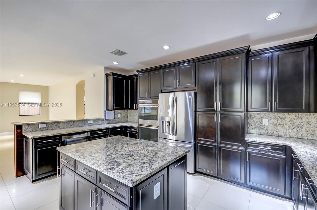 9815 NW 86th Ter, Doral, FL 33178 Photo