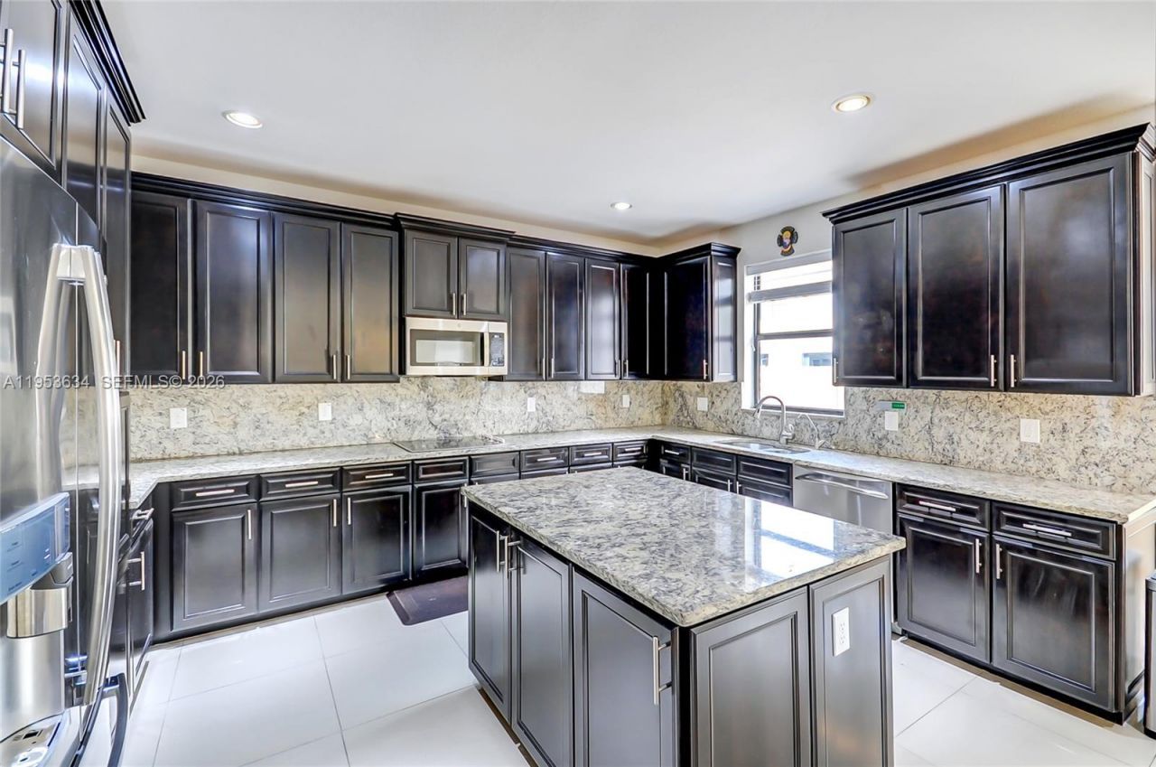 9815 NW 86th Ter, Doral, FL 33178 Photo