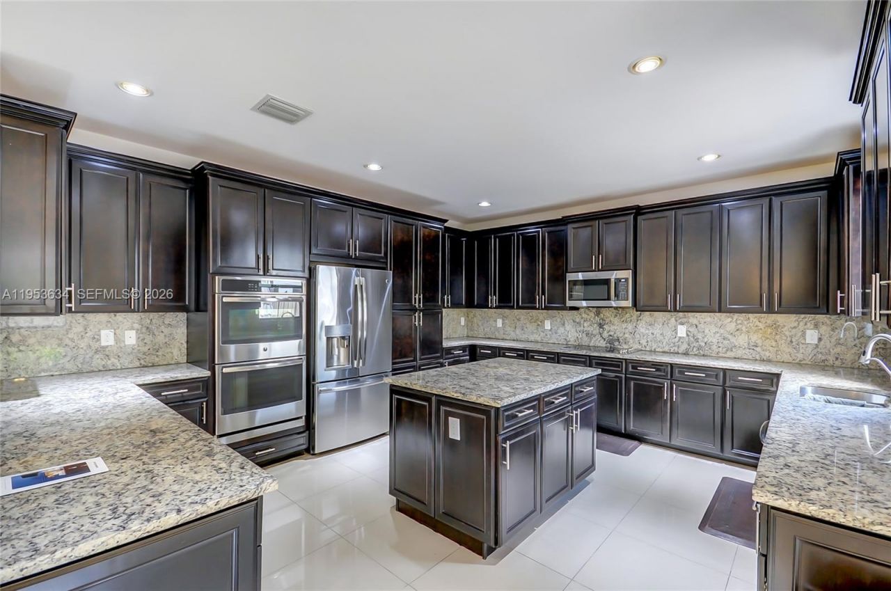 9815 NW 86th Ter, Doral, FL 33178 Photo