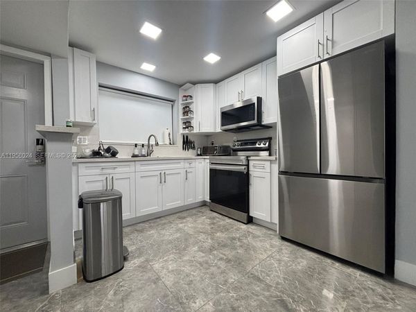 10865 SW 112th Ave, Unit 209, Miami, FL 33176