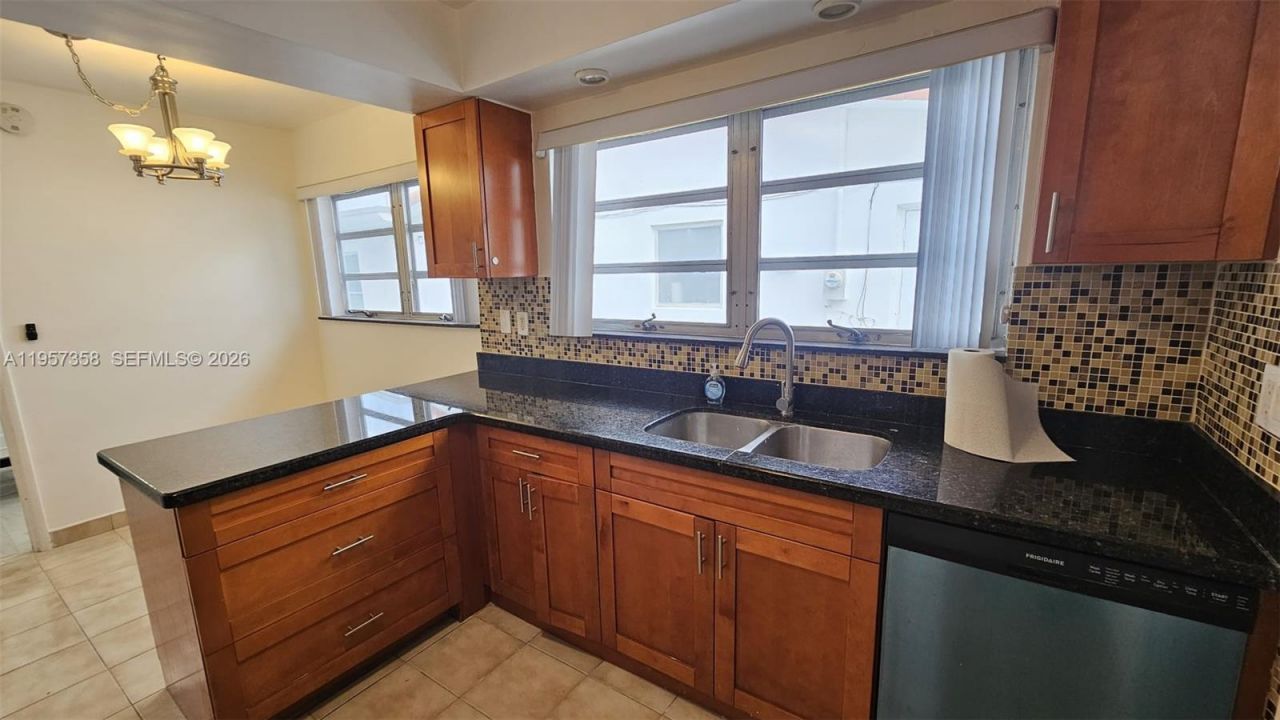 9348/9356 Byron Ave , Surfside, FL 33154 Photo