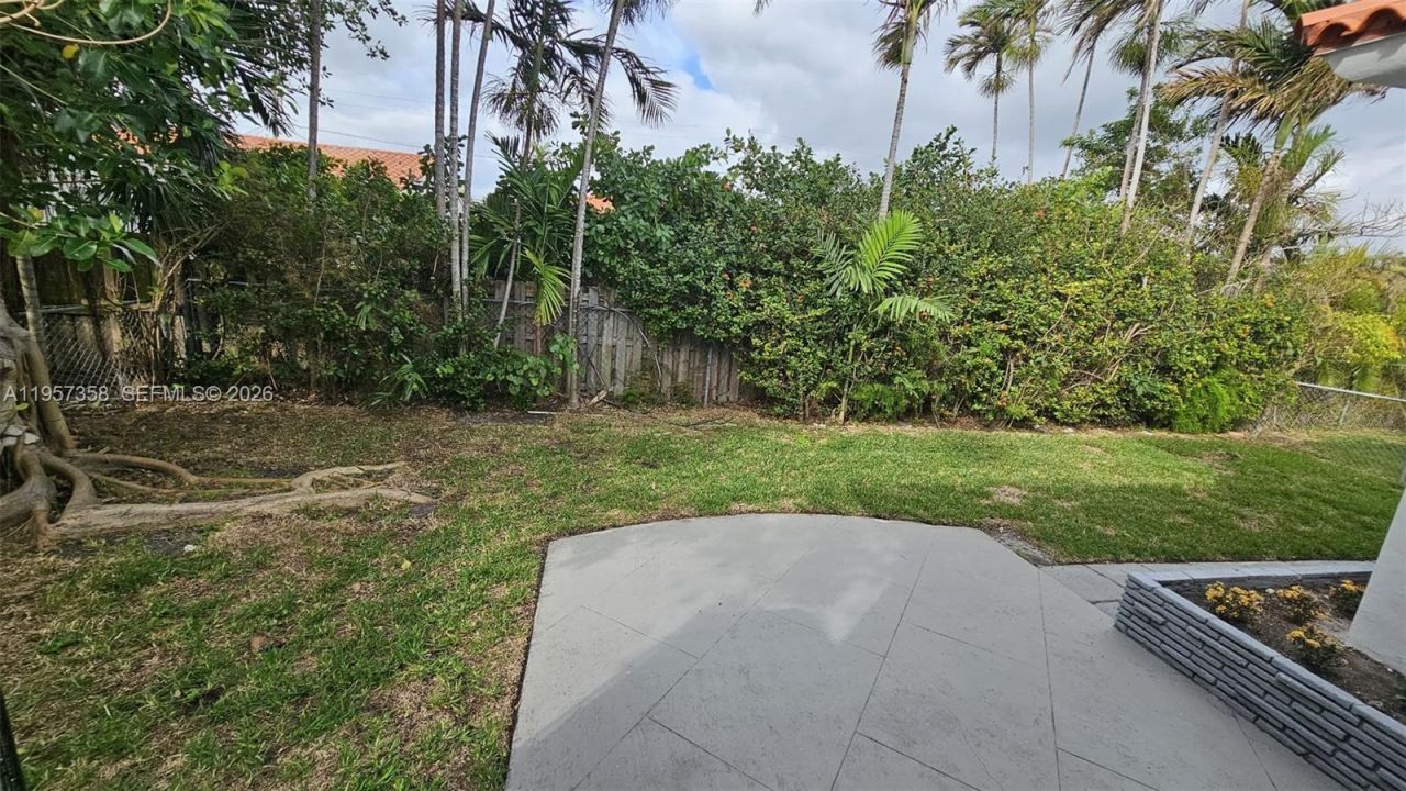 9348/9356 Byron Ave , Surfside, FL 33154 Photo