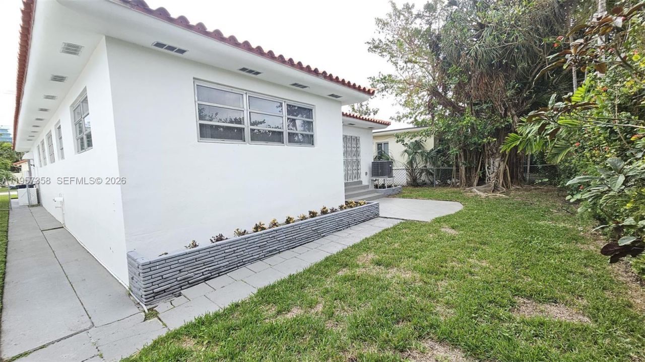 9348/9356 Byron Ave , Surfside, FL 33154 Photo